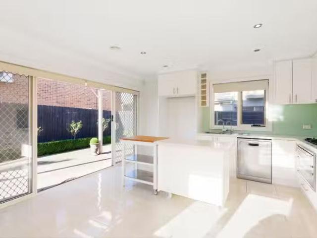 Cheap 28 Watt Street, Bentleigh East VIC 3165