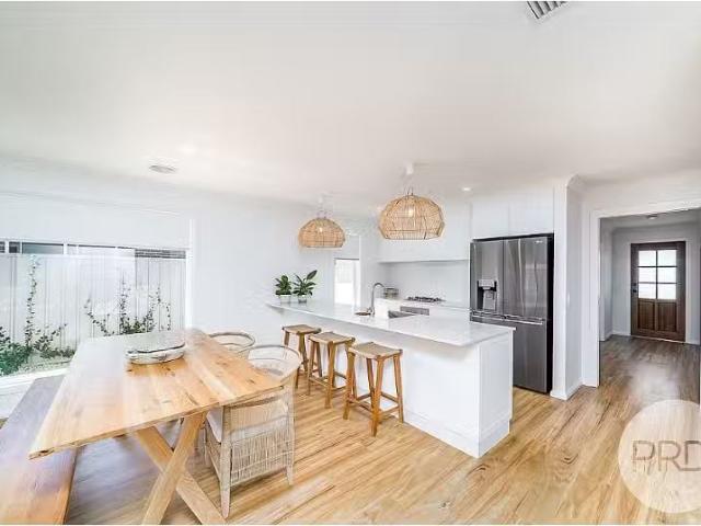 Charming 28 Turramia Crescent, Gobbagombalin House for rent L.