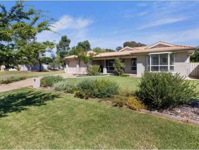 Deal! 28 Yarrawah Crescent, Bourkelands House for rent Listed.