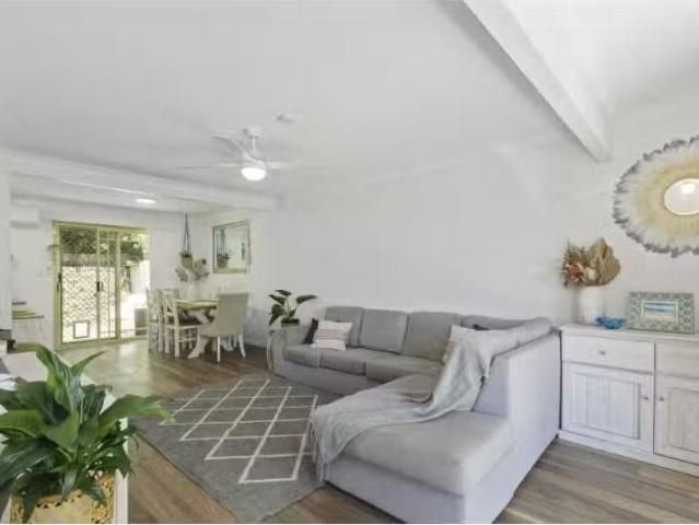 Cozy 29/19 Sellin Place, CURRUMBIN WATERS Townhouse for rent.