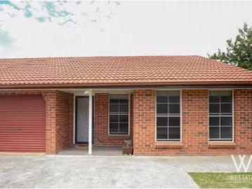 For Rent! 2/92 Rocket Street, Bathurst Townhouse for rent Lis.