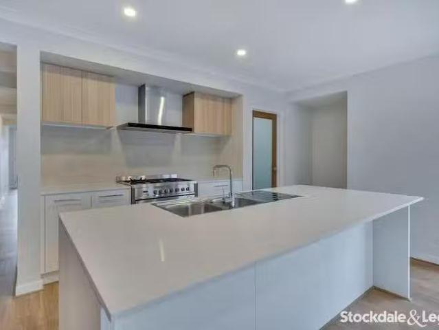 Nice 293 Dwyer Street, Kalkallo, VIC 3064