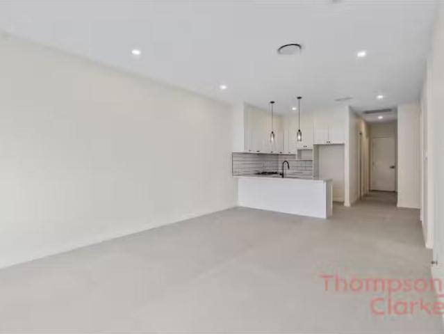 Nice 29 Caputar Way, Lochinvar House for rent Listed by Chloe.