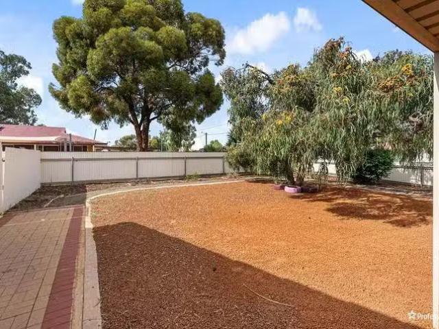 Nice 29A Talmalmo Place, South Kalgoorlie, WA 6430
