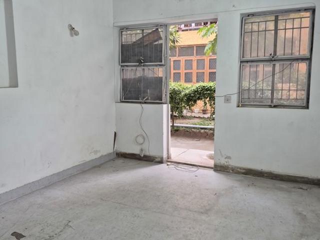 Rental | 2.5 BHK + 850 Sq.Ft. Apartment in Mayur Vihar