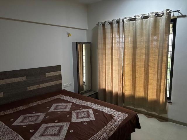 Rental | 2.5 BHK + 850 Sq.Ft. Apartment in Kalpataru Estate