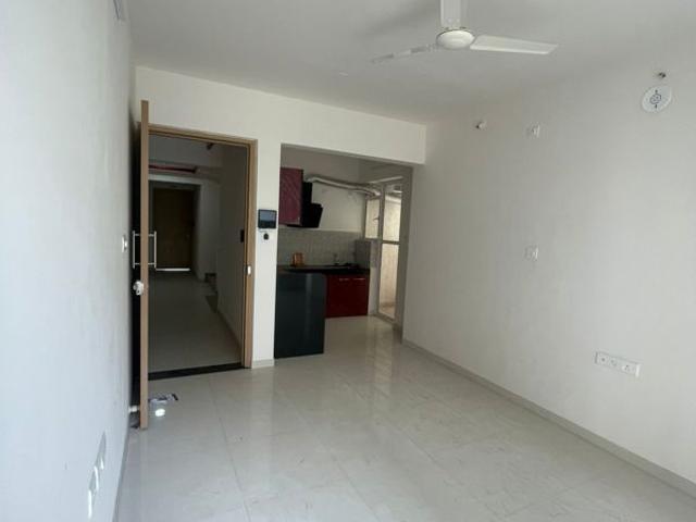 Rental | 2.5 BHK 900 Sq.Ft. Apartment in Godrej Park Greens