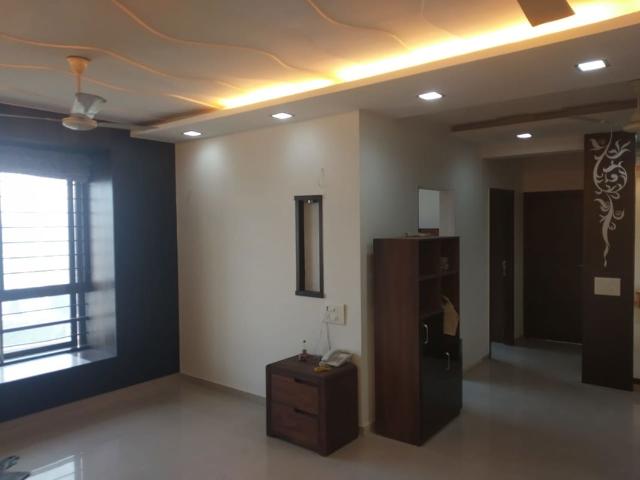 Rental | 2.5 BHK + 930 Sq.Ft. Apartment in Oberoi Realty Woods