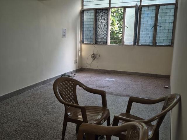 Rental | 2.5 BHK + 950 Sq.Ft. Apartment in Mayur Vihar