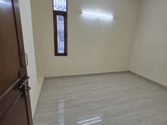 Rental | 2.5 BHK + 950 Sq.Ft. Apartment in Mayur Vihar