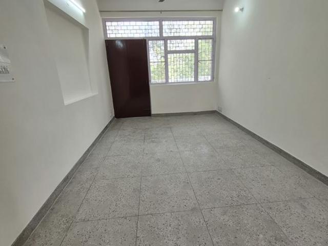 Rental | 2.5 BHK + 950 Sq.Ft. Apartment in Mayur Vihar