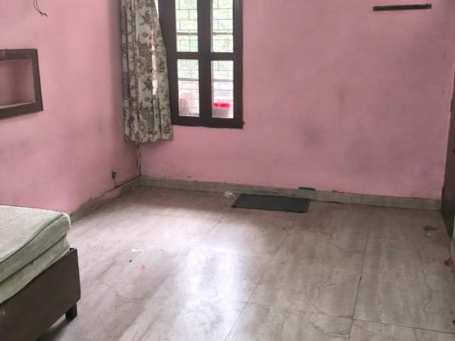 Rental | 2.5 BHK + 950 Sq.Ft. Apartment in Mayur Vihar