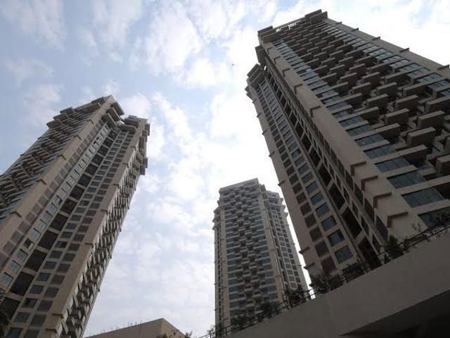Rental | 2.5 BHK + 950 Sq.Ft. Apartment in Oberoi Springs