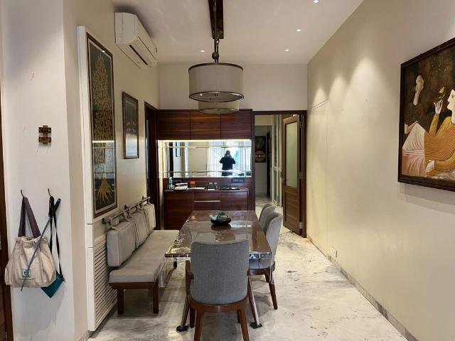 Rental | 2.5 BHK + 1200 Sq.Ft. Apartment in Worli Sea Face
