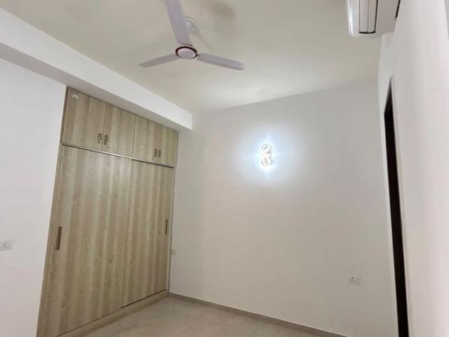 Rental | 2.5 BHK + 1200 Sq.Ft. Apartment in Smart World Orchard