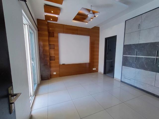 Rental | 2.5 BHK 1220 Sq.Ft. Apartment in Gulshan Vivante