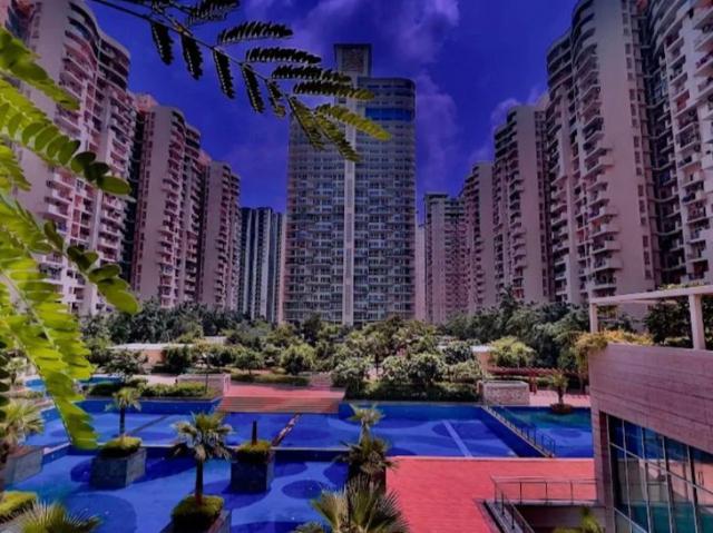 Rental | 2.5 BHK + 1290 Sq.Ft. Apartment in Mahagun Moderne