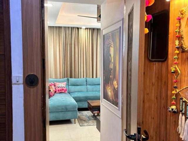 Rental | 2.5 BHK + 1380 Sq.Ft. Apartment in Mahagun Marvella