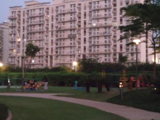 Rental | 2.5 BHK + 1450 Sq.Ft. Apartment in Ireo Uptown