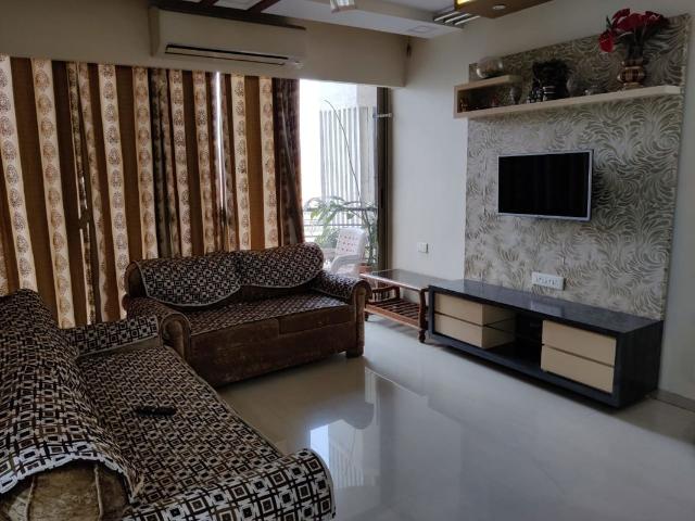 Rental | 2.5 BHK + 1500 Sq.Ft. Apartment in Adhiraj Gardens