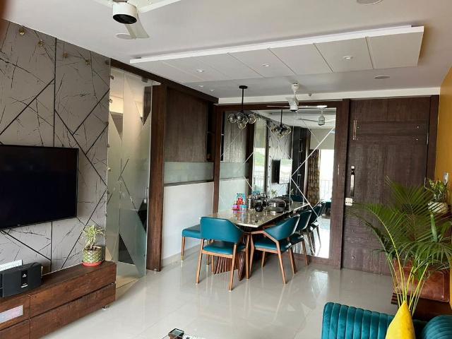 Rental | 2.5 BHK + Extra Room 800 Sq.Ft. Apartment in Arkade Earth