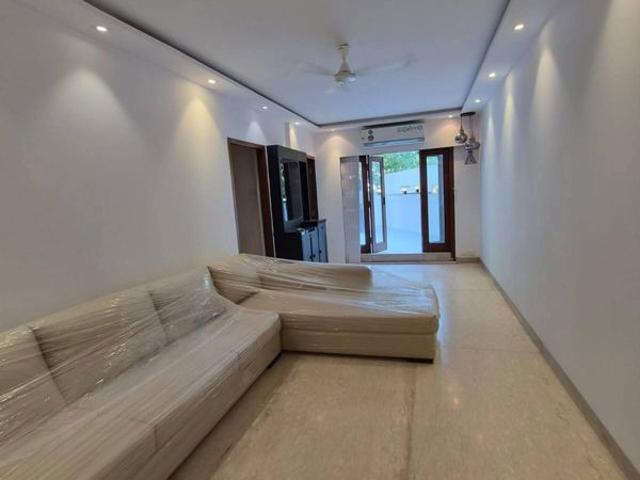 Rental | 2.5 BHK + Extra Room 900 Sq.Ft. Apartment in Versova Gayatri