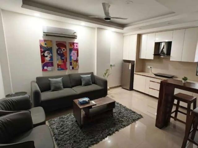 Rental | 2.5 BHK + Pooja Room,Study Room 1701 Sq.Ft. Apartment in Hazratganj