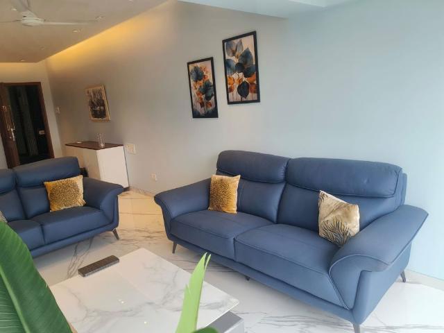 Rental | 2.5 BHK + Pooja Room,Servant Room,Study Room 1240 Sq.Ft. Apartment in Palm Springs Cuffe Parade