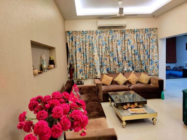 Rental | 2.5 BHK + Pooja Room 1500 Sq.Ft. Apartment in Kalkaji