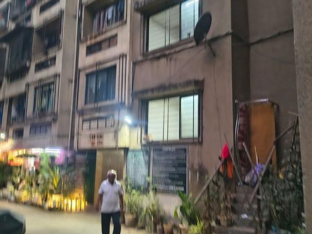 Rental | 2.5 BHK + Prayer Room 250 Sq.Ft. Apartment in Kurla