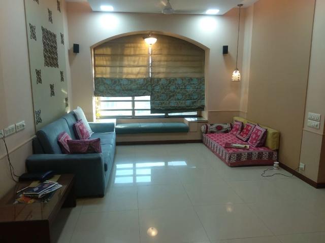 Rental | 2.5 BHK + Prayer Room,Basement,Store Room 1200 Sq.Ft. Apartment in Oberoi Realty Springs
