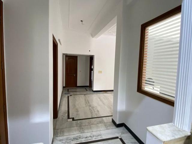 Rental | 2.5 BHK + Prayer Room,Servant Room 300 Sq.Mt. Villa in Sector 46