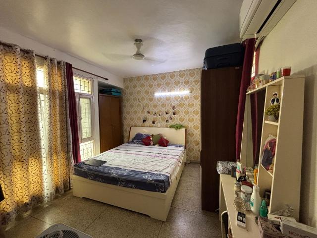 Rental | 2.5 BHK + Prayer Room,Servant Room,Study Room,Extra Room,Store Room 300 Sq.Mt. Villa in Sector 46