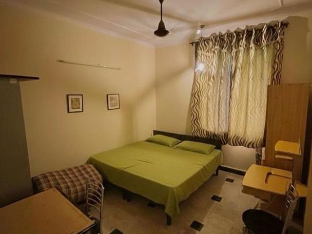 Rental | 2.5 BHK + Prayer Room,Servant Room,Study Room,Extra Room,Store Room 300 Sq.Mt. Villa in Sector 29