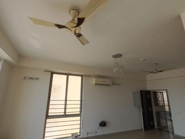 Rental | 2.5 BHK + Servant Room 1400 Sq.Ft. Apartment in Pioneer Park Phase 1