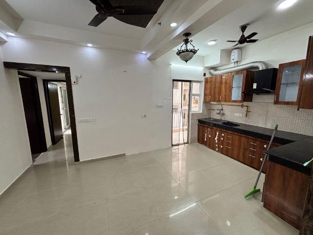 Rental | 2.5 BHK + Study Room 1150 Sq.Ft. Apartment in Skytech Matrott