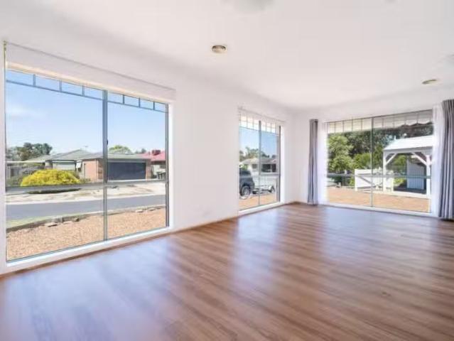 Nice 2 Toombak Walk, Sydenham VIC 3037 House For Lease