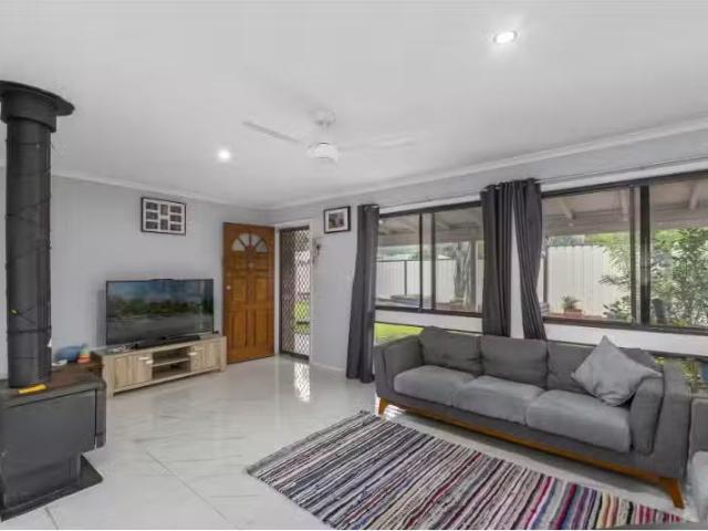 Rental! 2 Yurunga Avenue, Narara House for rent Listed by Jay.