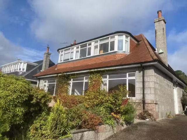 Cozy 2 BA 4 bedroom detached house for rent in 18 Woodburn Ave.