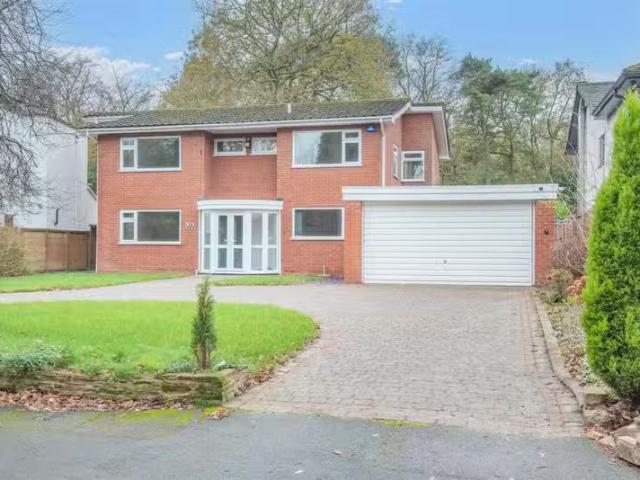 Just in! 2 BA 4 bedroom detached house for rent in Burnett Roa.