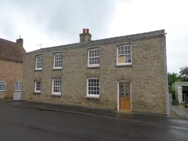 Cheap 2 BA 4 bedroom detached house for rent in Sun Street, Is.