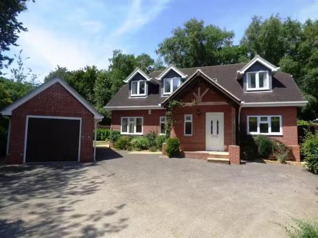 New 2 BA 4 bedroom detached house for rent in Torton Hill Road.