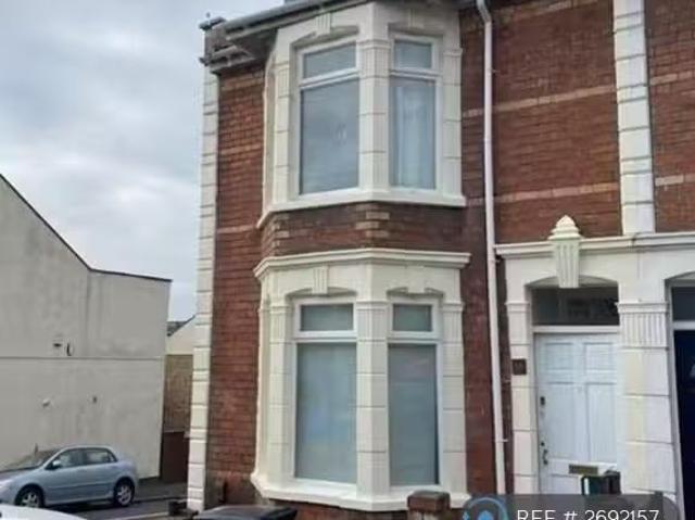 Charming 2 BA 4 bedroom end of terrace house for rent in Kensa.