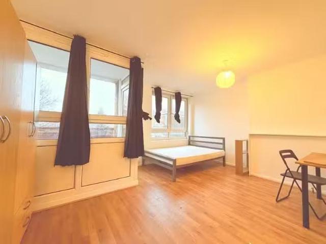 New 2 BA 4 bedroom flat share for rent in Fern Street, London.