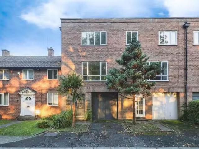 Rental! 2 BA 4 bedroom house for rent in East Drive, Edgbaston.