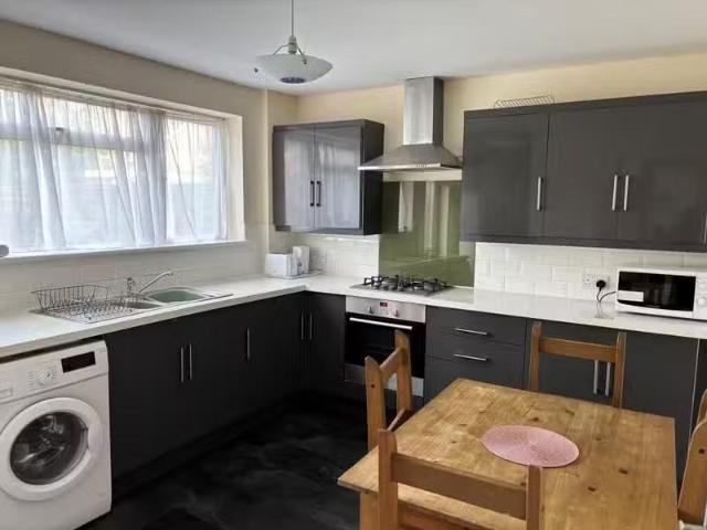 Just in! 2 BA 4 bedroom semi detached house for rent in Hanove.