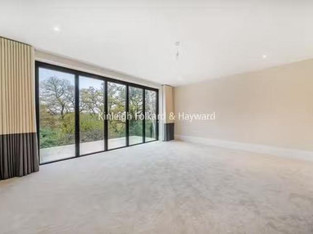 Deal! 2 BA 4 bedroom semi detached house for rent in Leafy Gro.