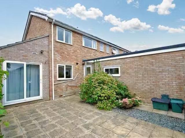 New 2 BA 5 bedroom semi detached house for rent in Broome Grov.
