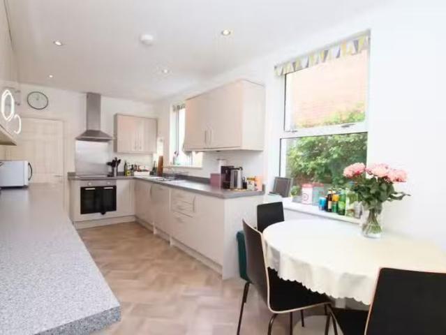 Rental! 2 BA 1 bedroom house share for rent in South Lawn Terr.