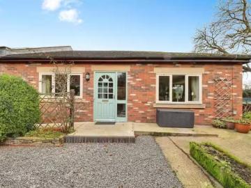 Unique 2 BA 2 bedroom cottage for rent in Baddiley Hall Lane.